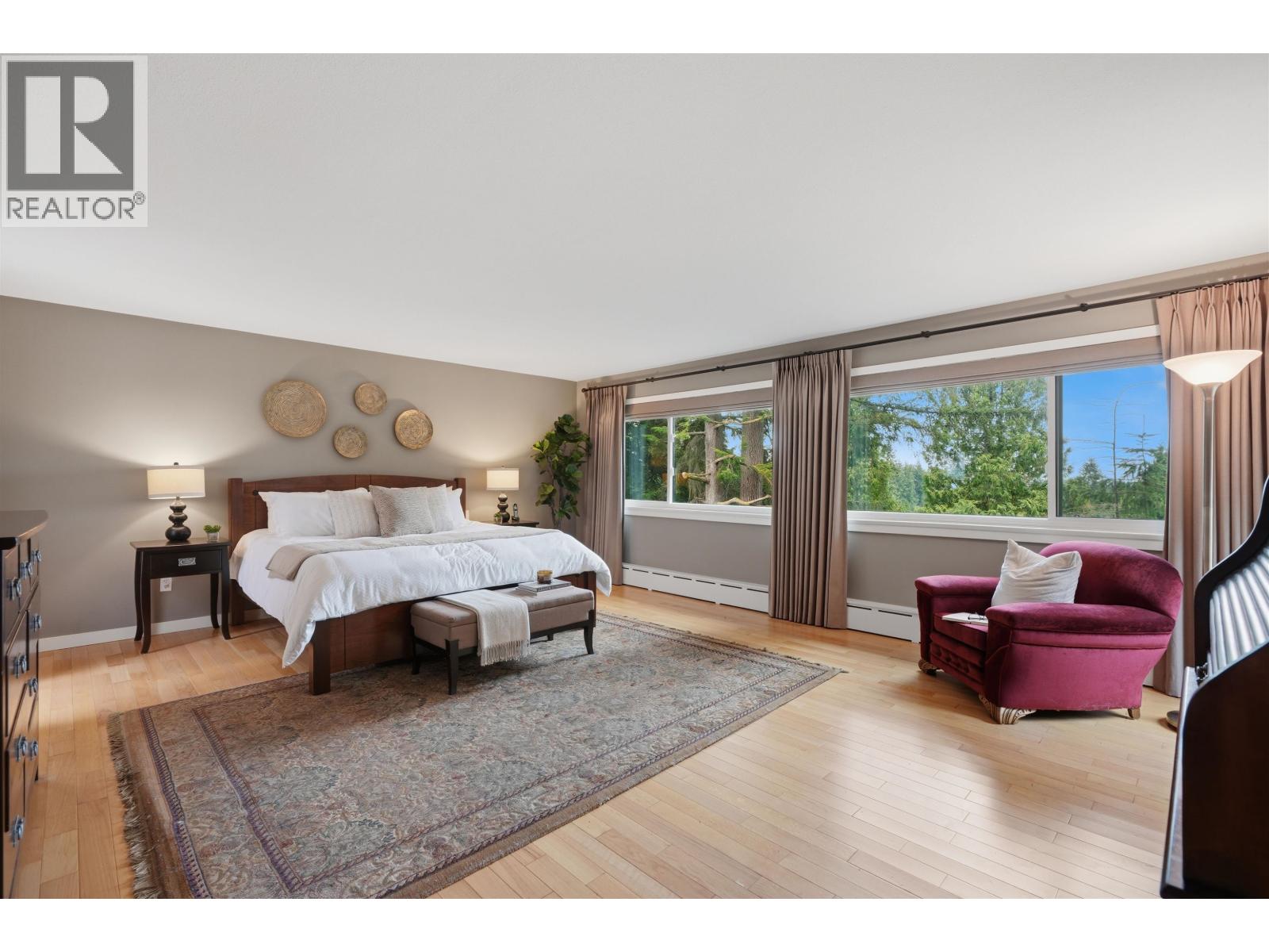 2261 HILL DRIVE, North Vancouver
