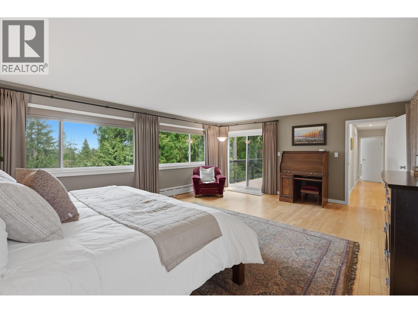 2261 HILL DRIVE, North Vancouver