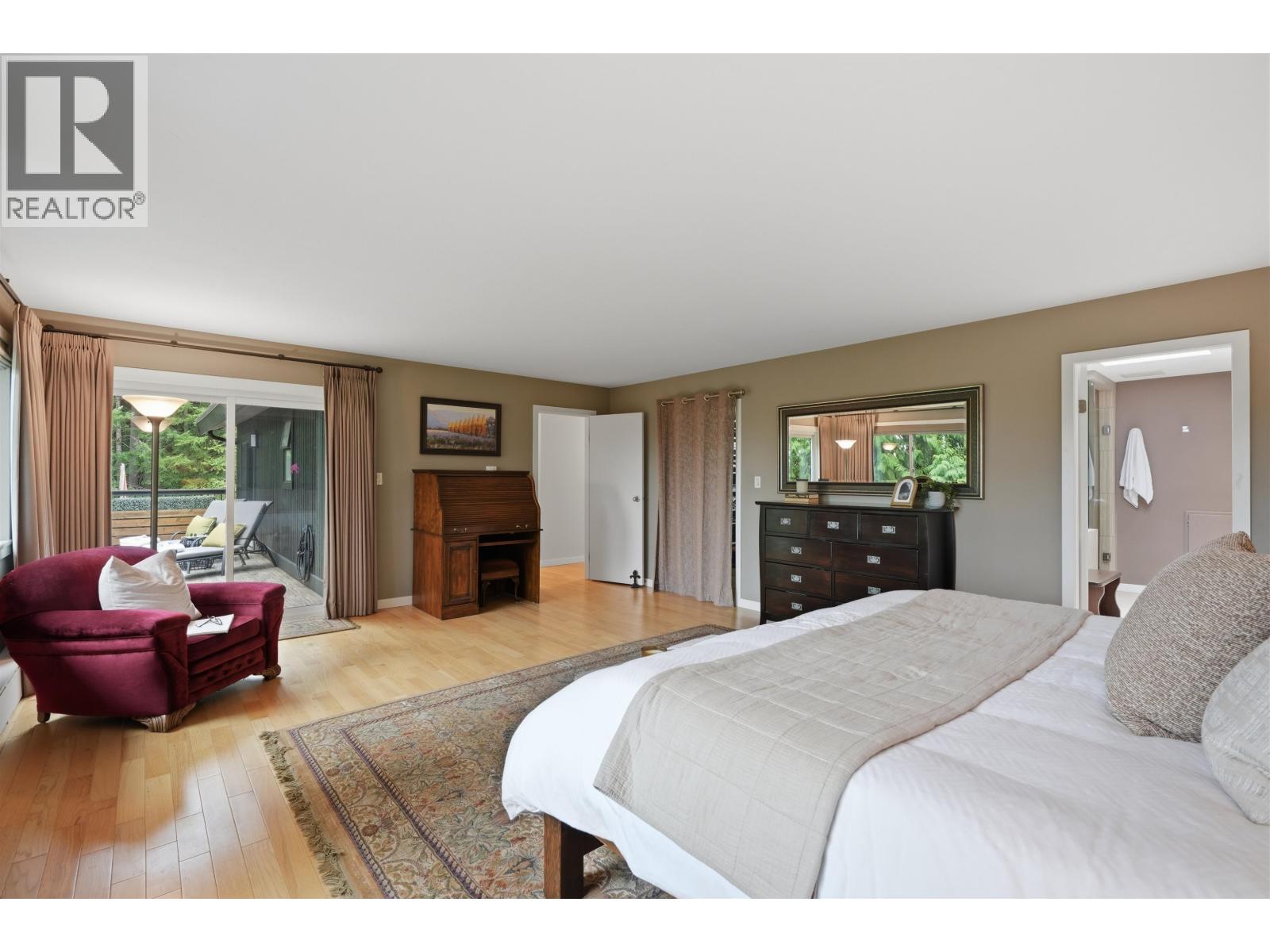 2261 HILL DRIVE, North Vancouver