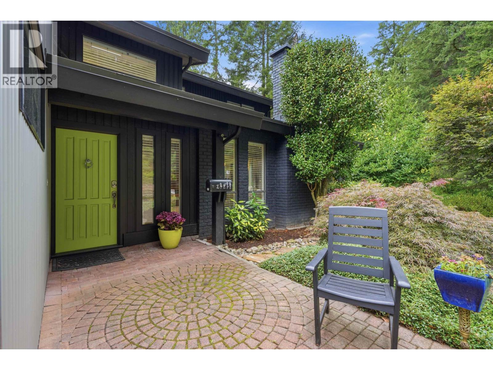 2261 HILL DRIVE, North Vancouver