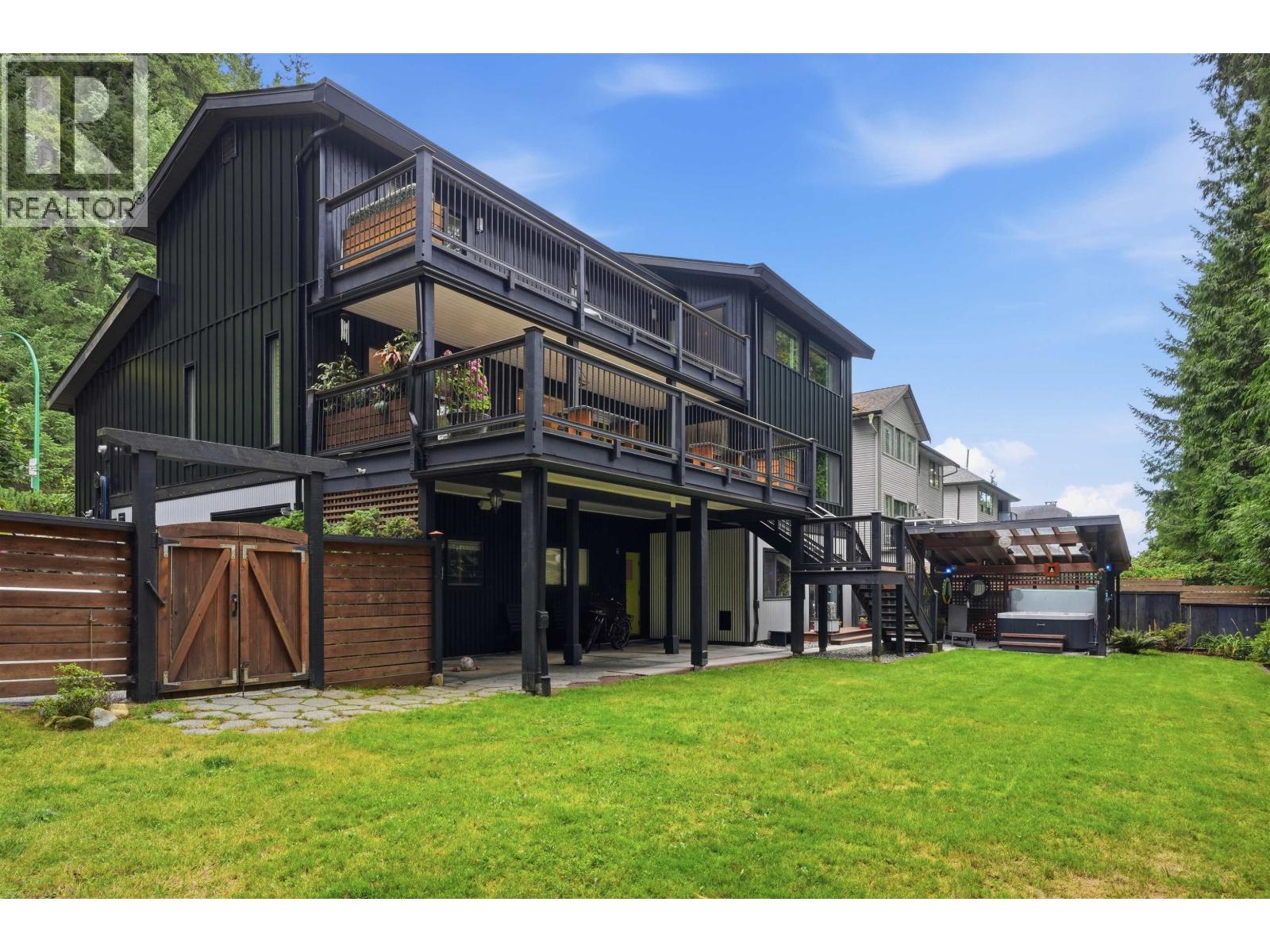 2261 HILL DRIVE, North Vancouver