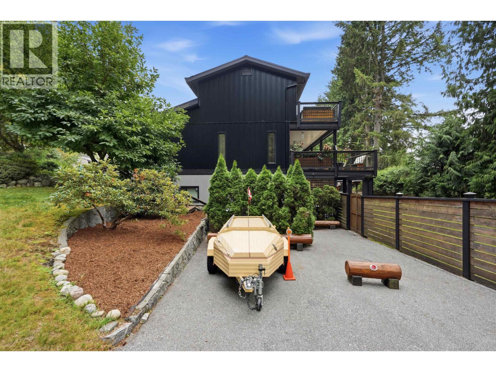 2261 HILL DRIVE, North Vancouver