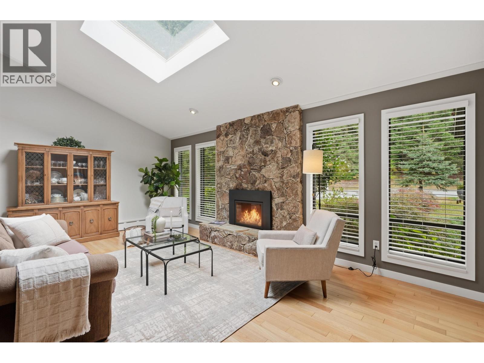 2261 HILL DRIVE, North Vancouver
