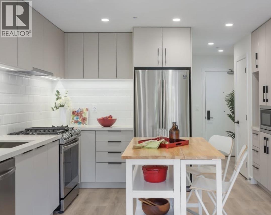 107 3018 ST GEORGE STREET, Port Moody