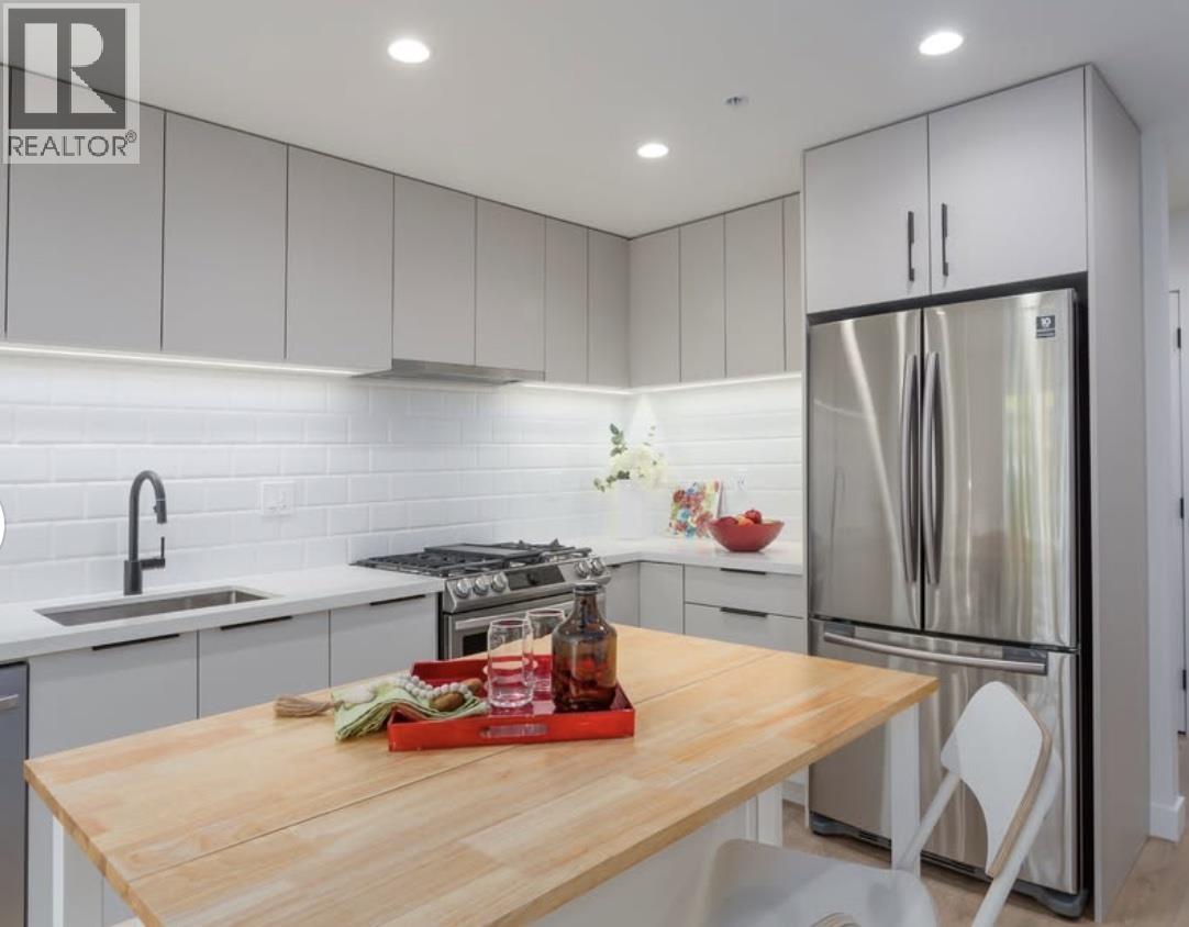 107 3018 ST GEORGE STREET, Port Moody