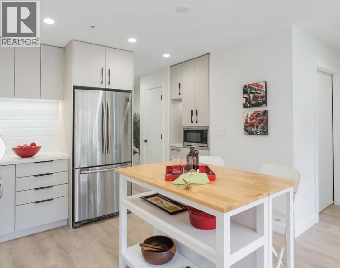 107 3018 ST GEORGE STREET, Port Moody