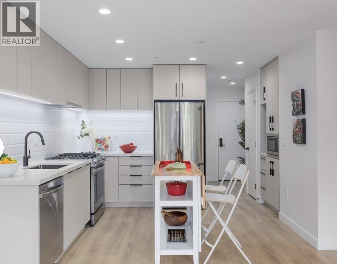 107 3018 ST GEORGE STREET, Port Moody