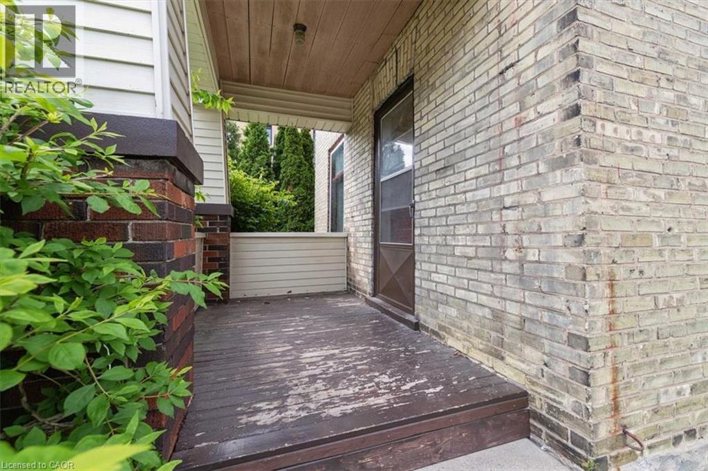 427 DUKE Street W - 3