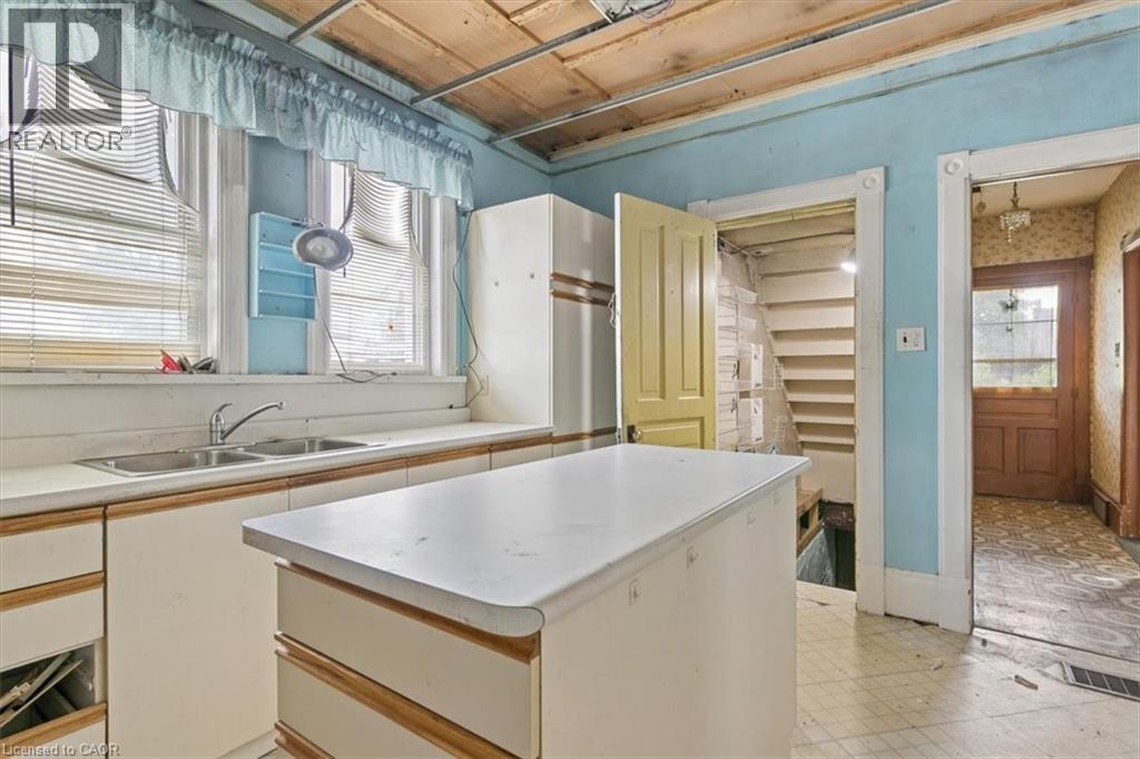 427 DUKE Street W - Image 7