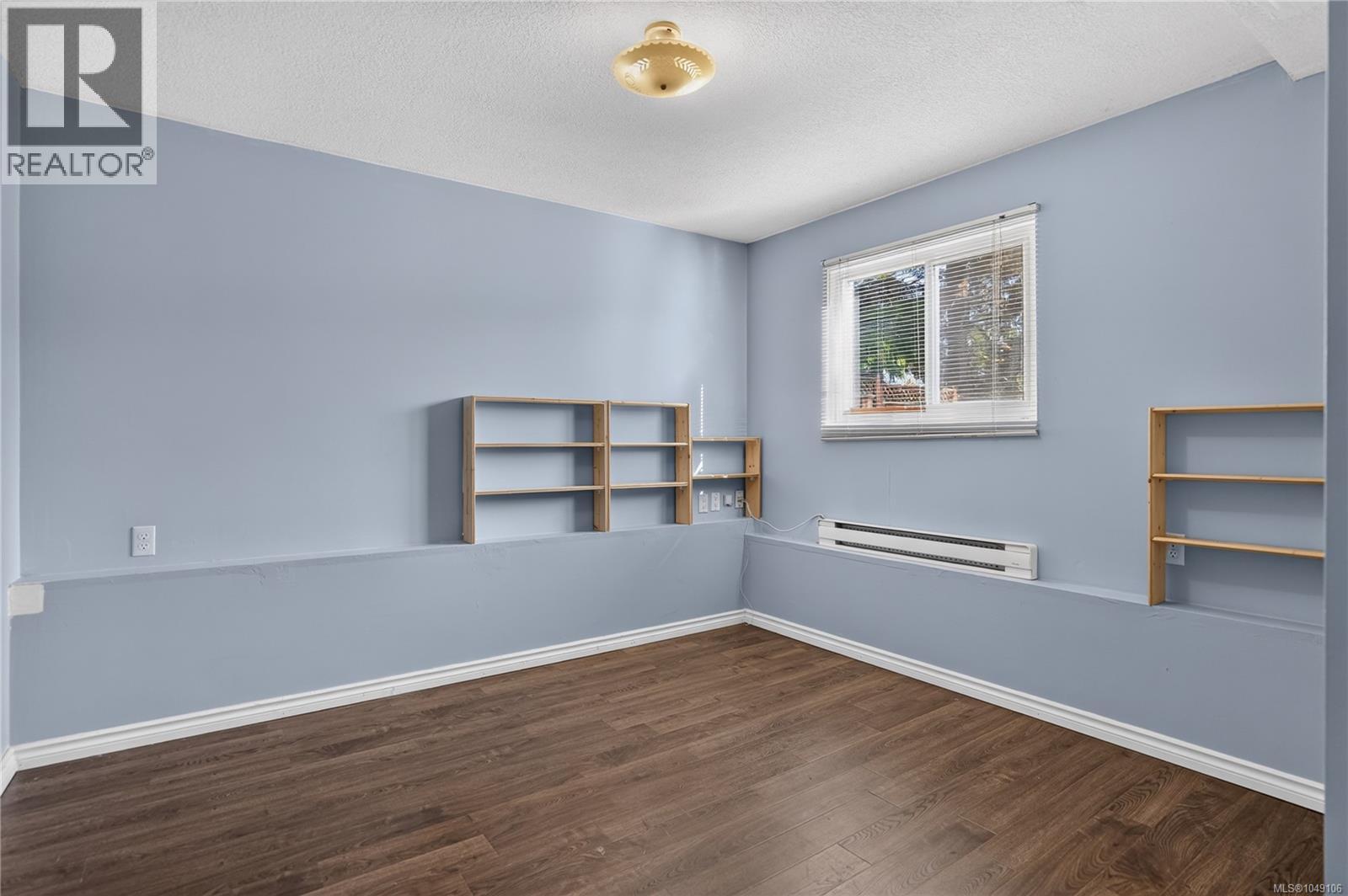 4594 Alwyn St - 23