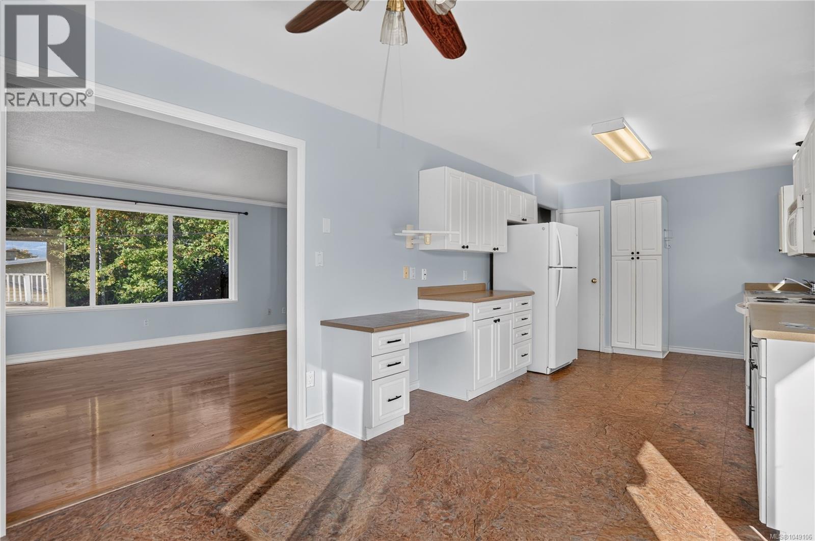 4594 Alwyn St - 12