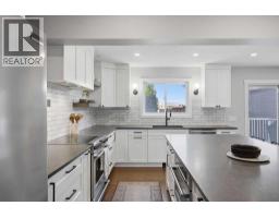 87 Couture Crescent Sw, Calgary, AB T3E7R3 Photo 15