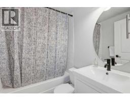87 Couture Crescent Sw, Calgary, AB T3E7R3 Photo 25