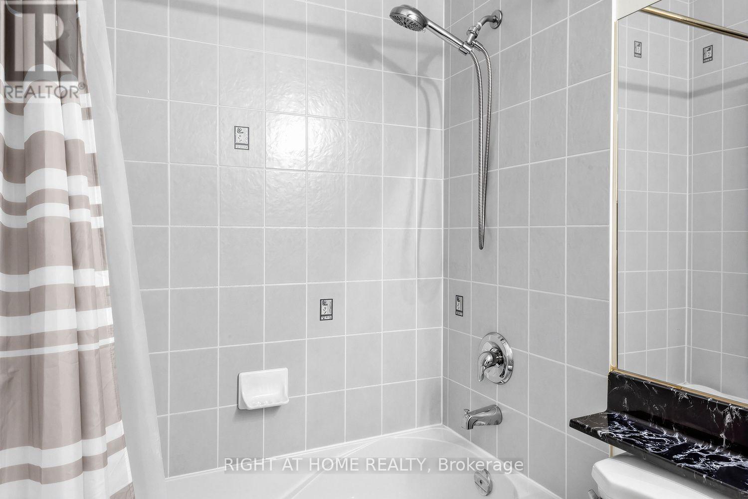 #107 509 BEECROFT AVENUE - 24