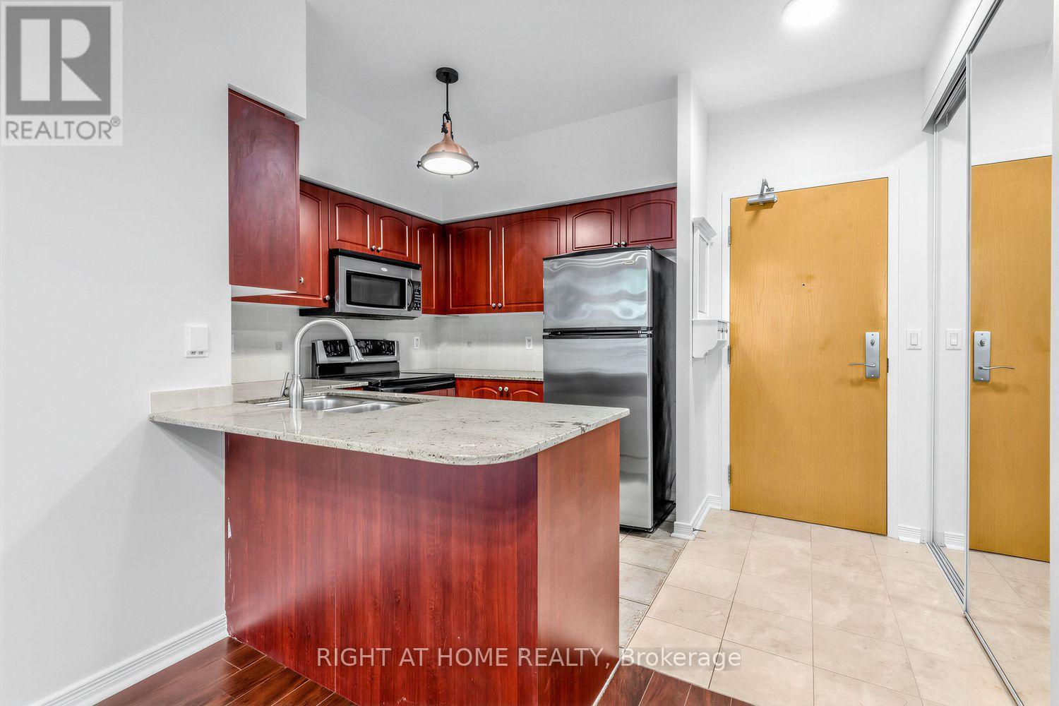 #107 509 BEECROFT AVENUE - 5
