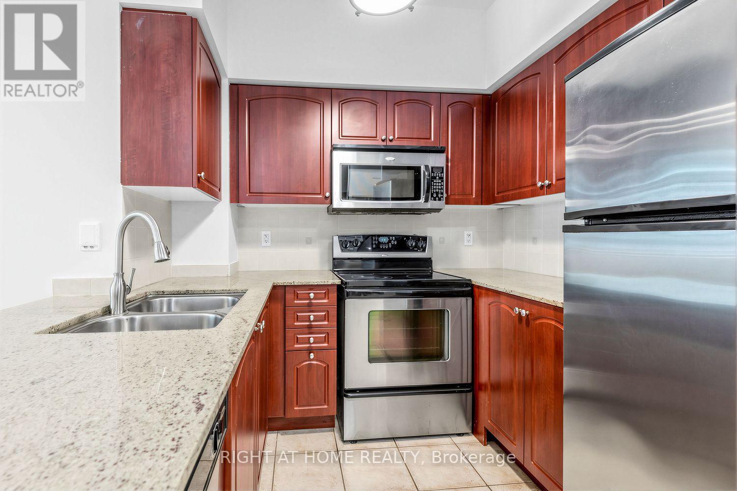 #107 509 BEECROFT AVENUE - 7