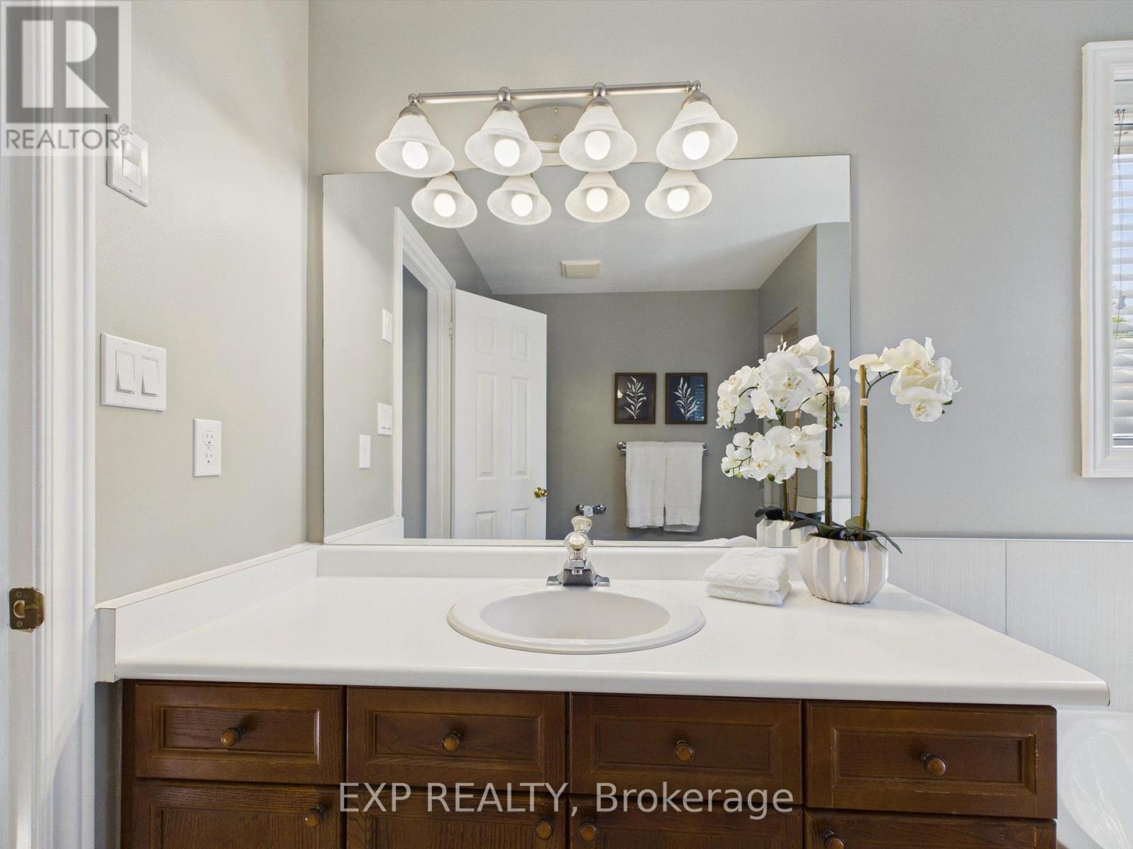 23 MCKENZIE CRESCENT - 25