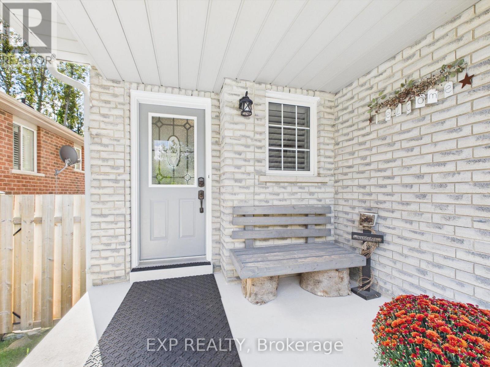 23 MCKENZIE CRESCENT - 3