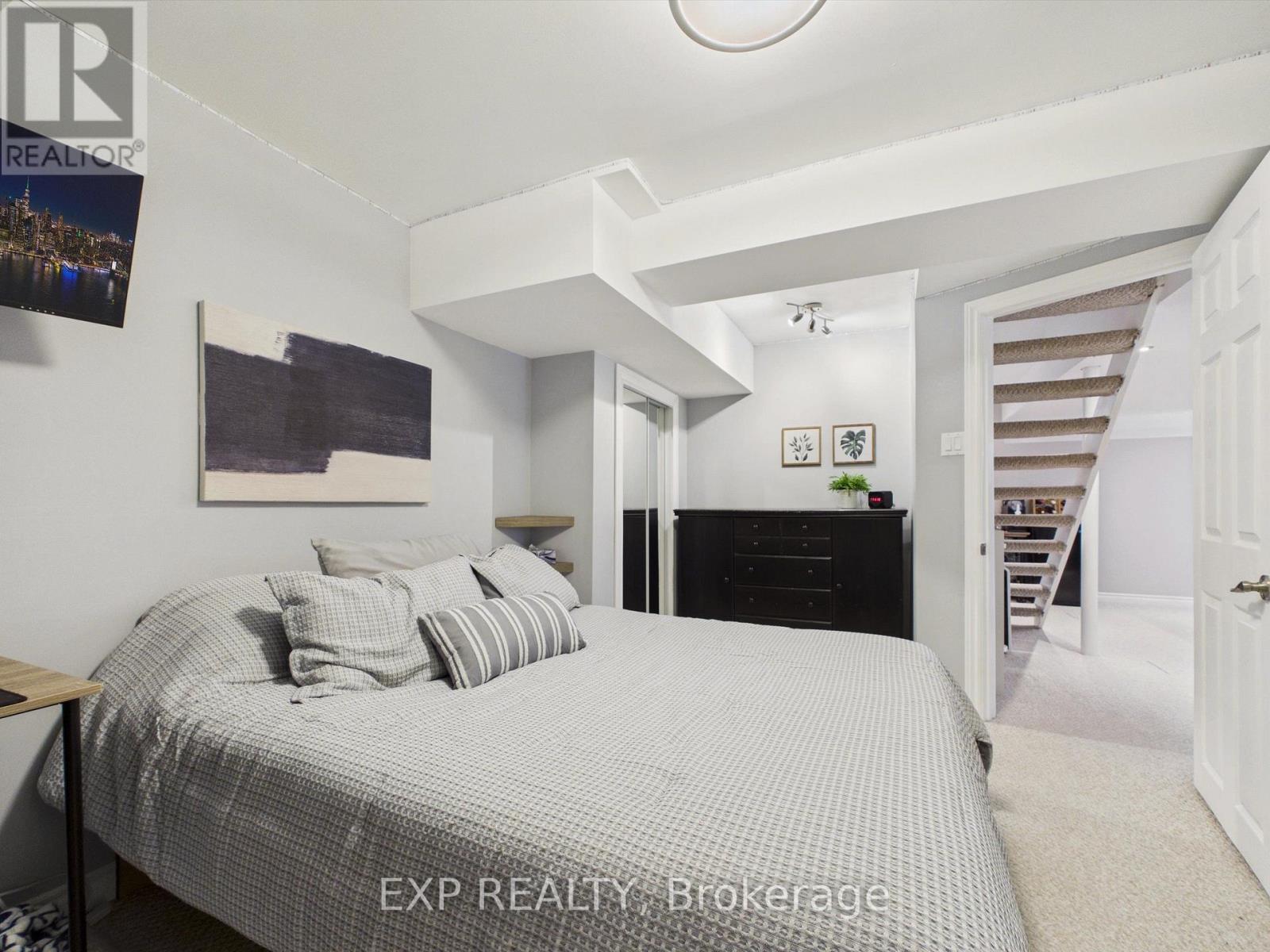 23 MCKENZIE CRESCENT - 37