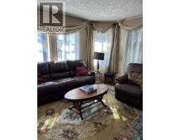 Kitchen - 1 500 Marsett Pl, Saanich, BC V8Z7J1 Photo 7
