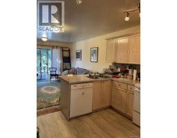 Family room - 1 500 Marsett Pl, Saanich, BC V8Z7J1 Photo 6