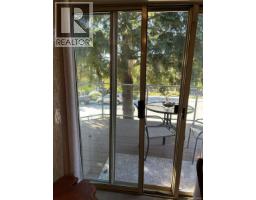 Living room - 1 500 Marsett Pl, Saanich, BC V8Z7J1 Photo 8