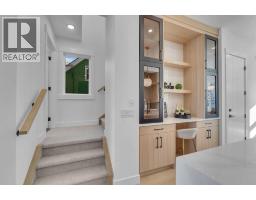 612 22 Avenue NE - photo 16