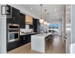 612 22 Avenue NE - photo 4