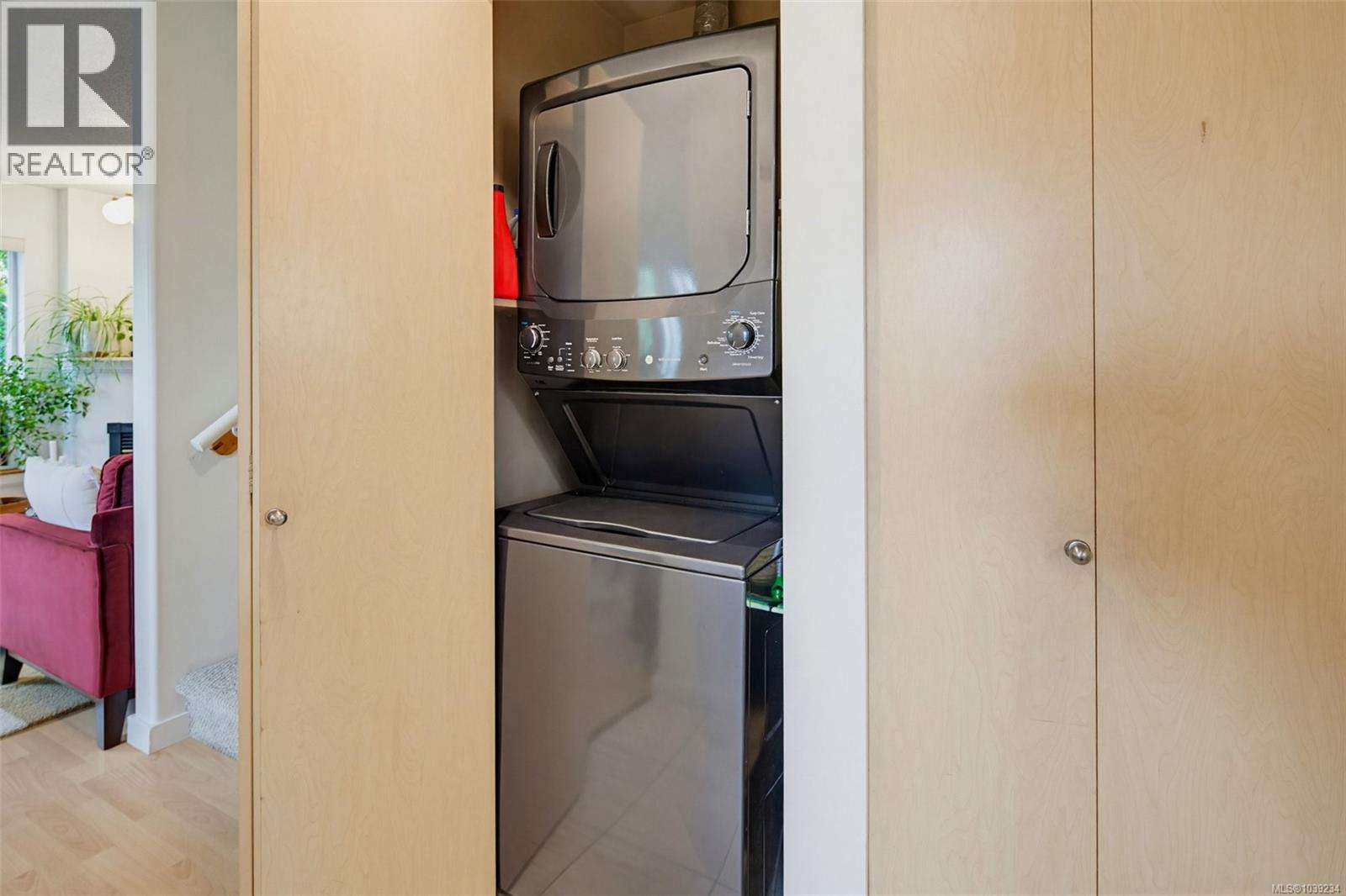 #16 1019 North Park St - Image 7