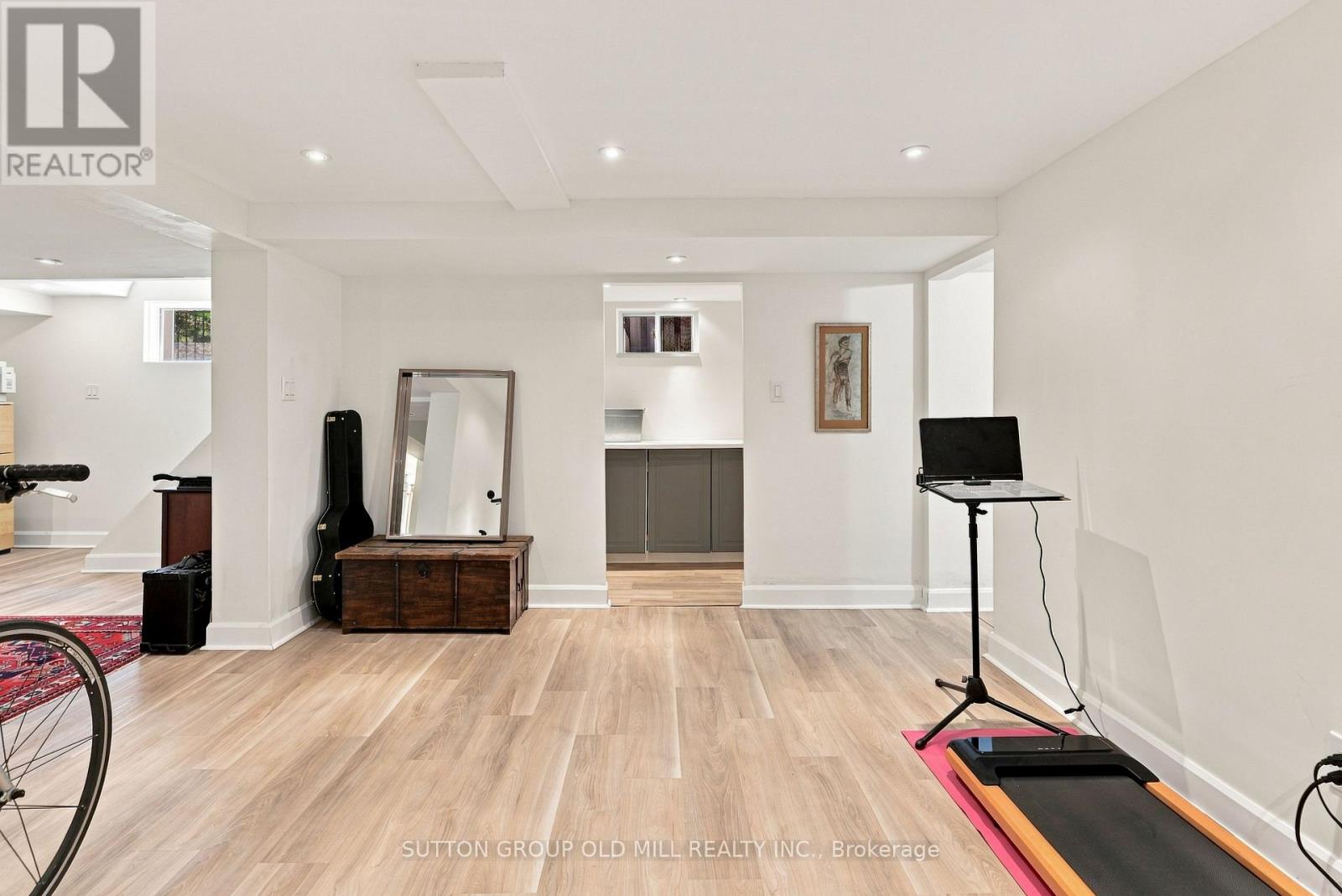 10 QUEENS AVENUE - Image 33