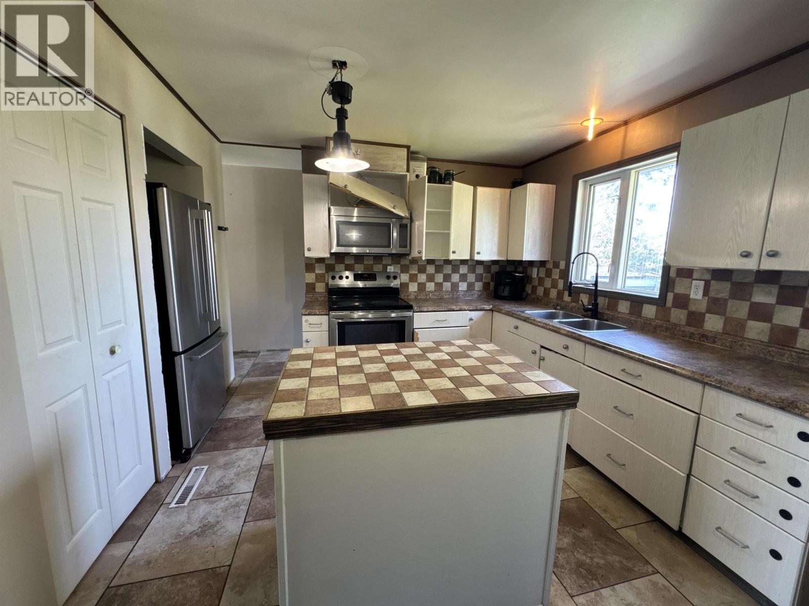 9707 WILLOW ROAD, Fort St. John