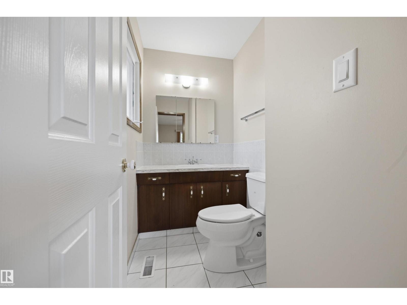 14008 94 ST NW - 23