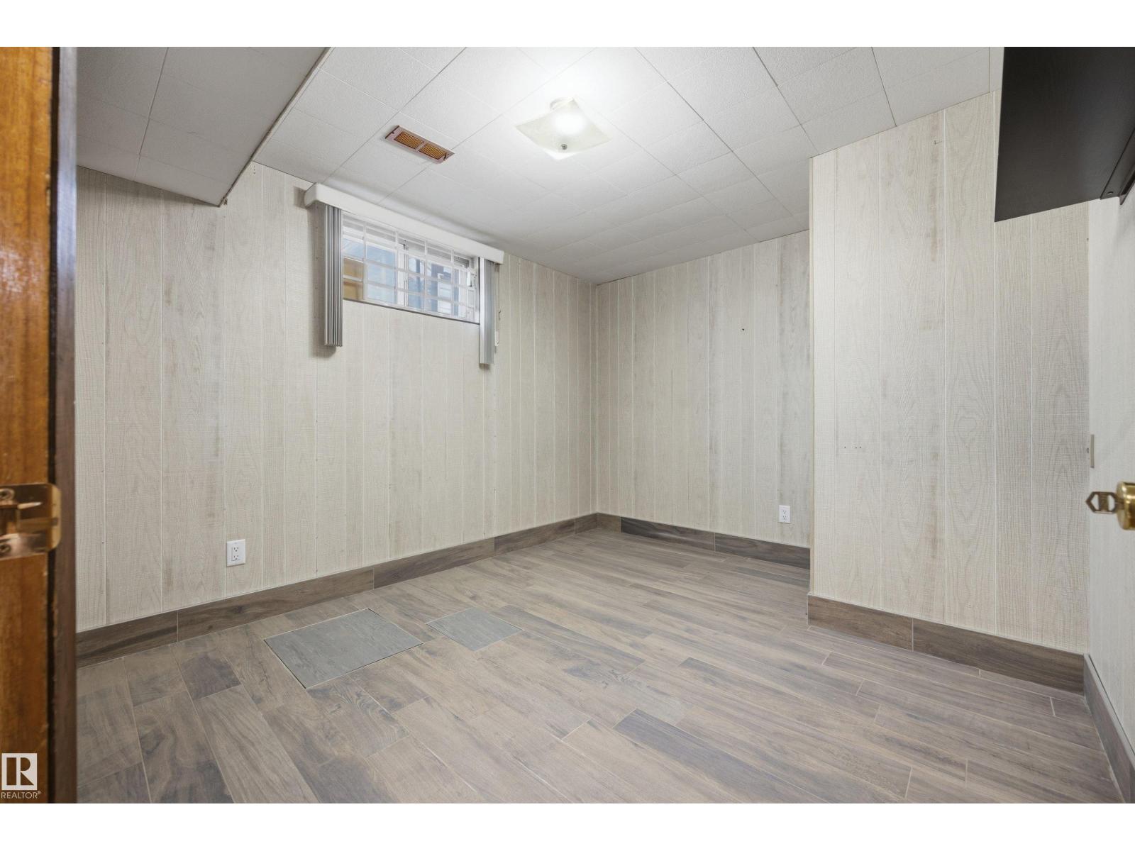 14008 94 ST NW - 28