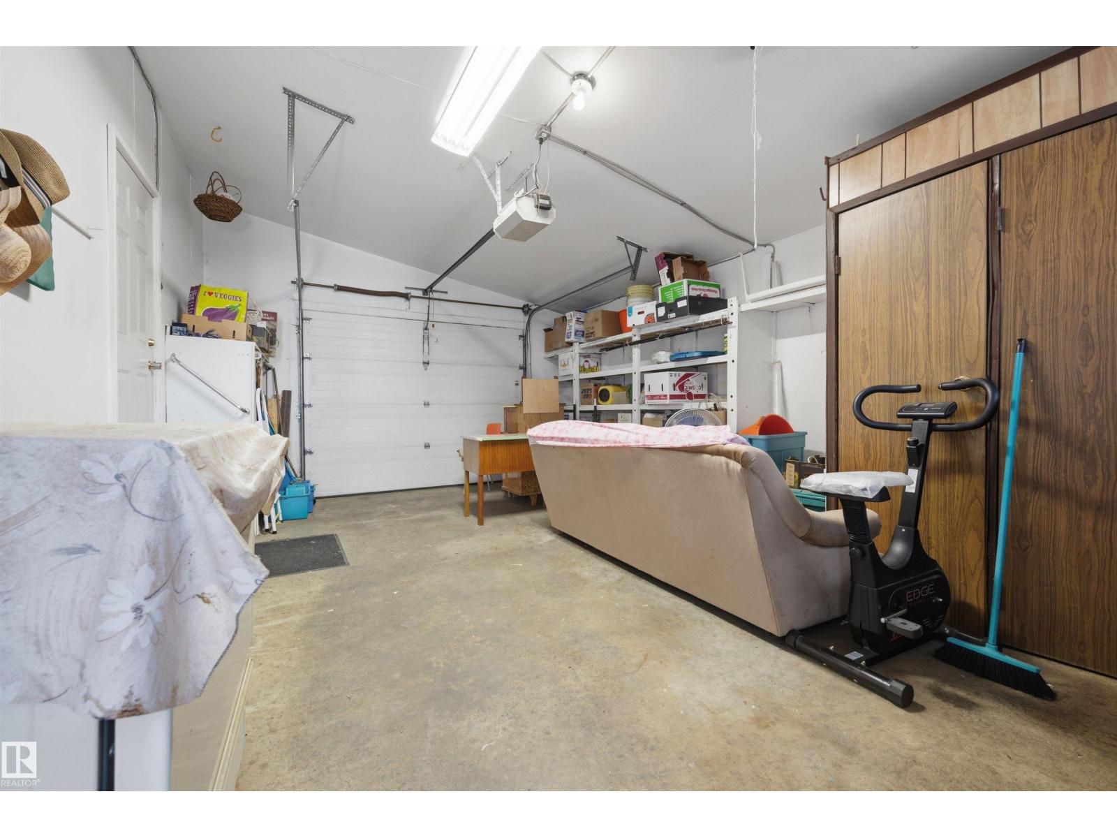 14008 94 ST NW - 43