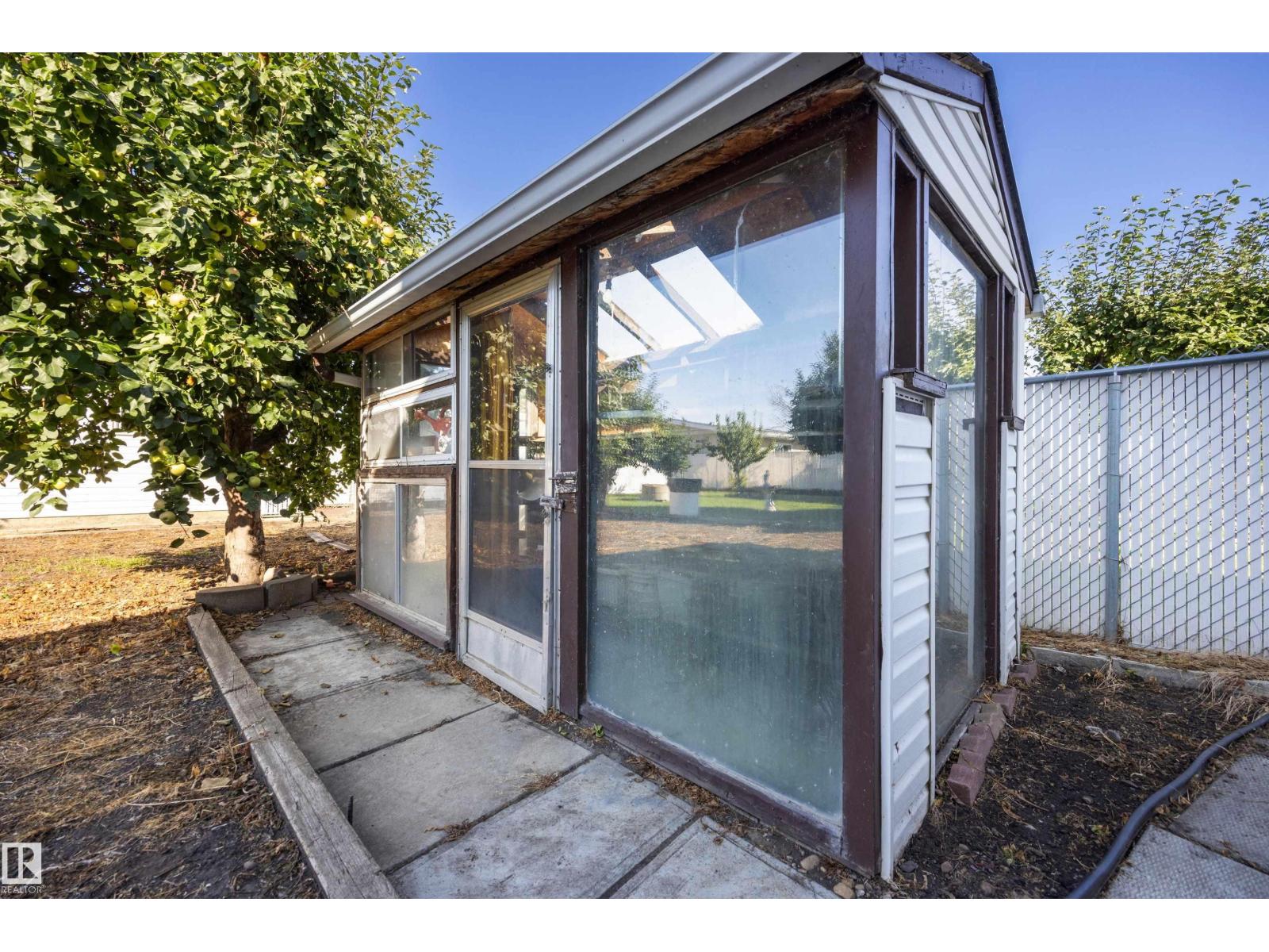 14008 94 ST NW - 52