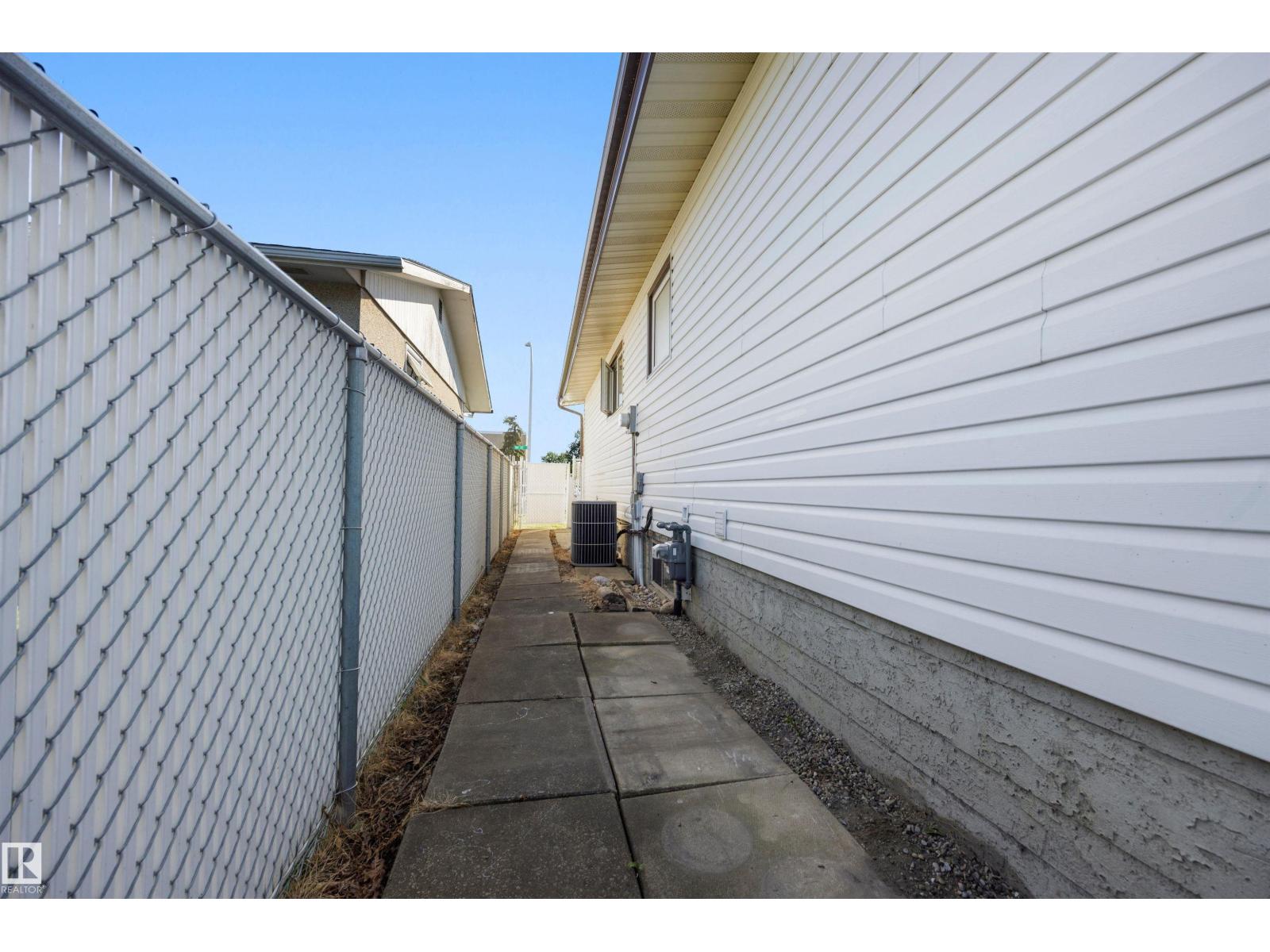 14008 94 ST NW - 55