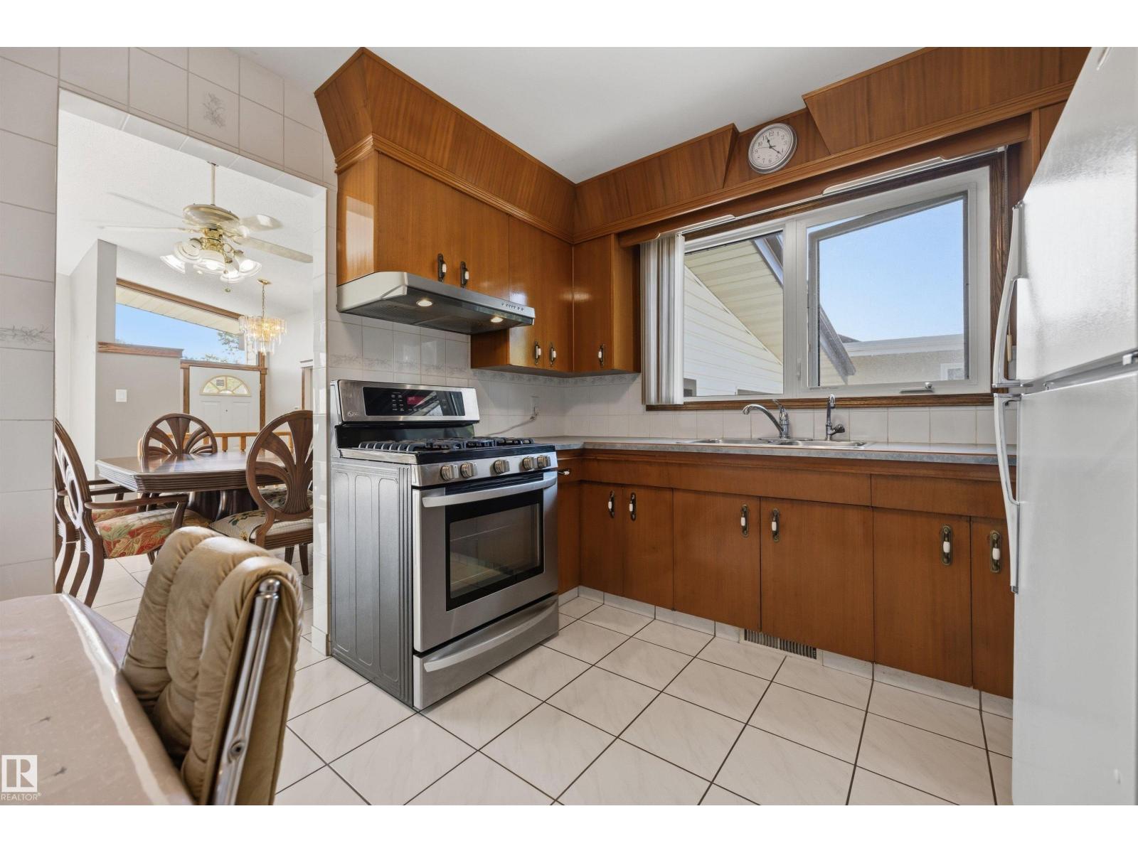 14008 94 ST NW - 9