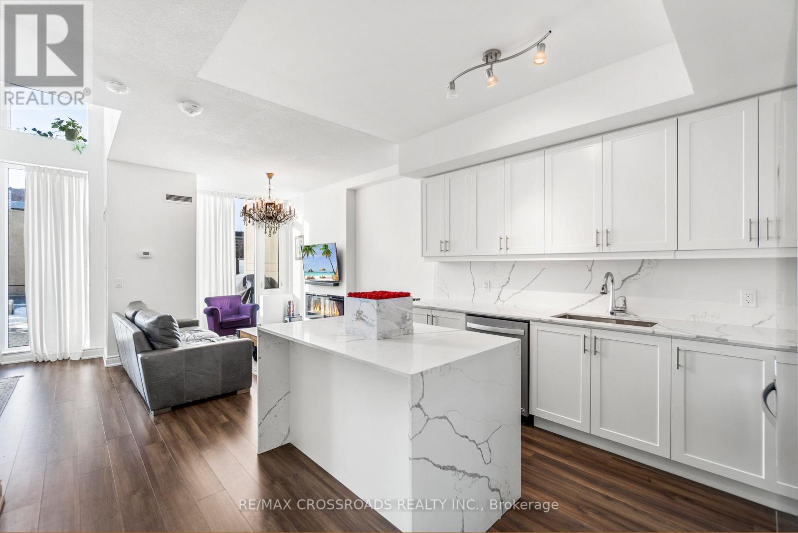 Photo of TH102 - 9618 YONGE STREET