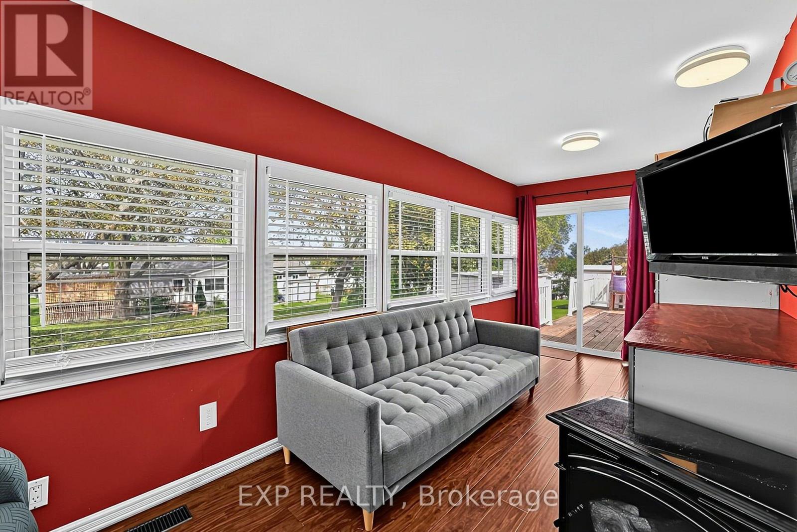 4 FAIRBIRCH COURT - 25