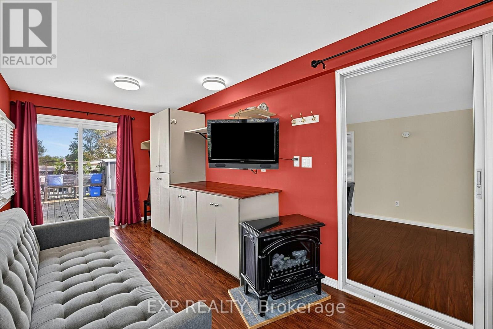4 FAIRBIRCH COURT - 26