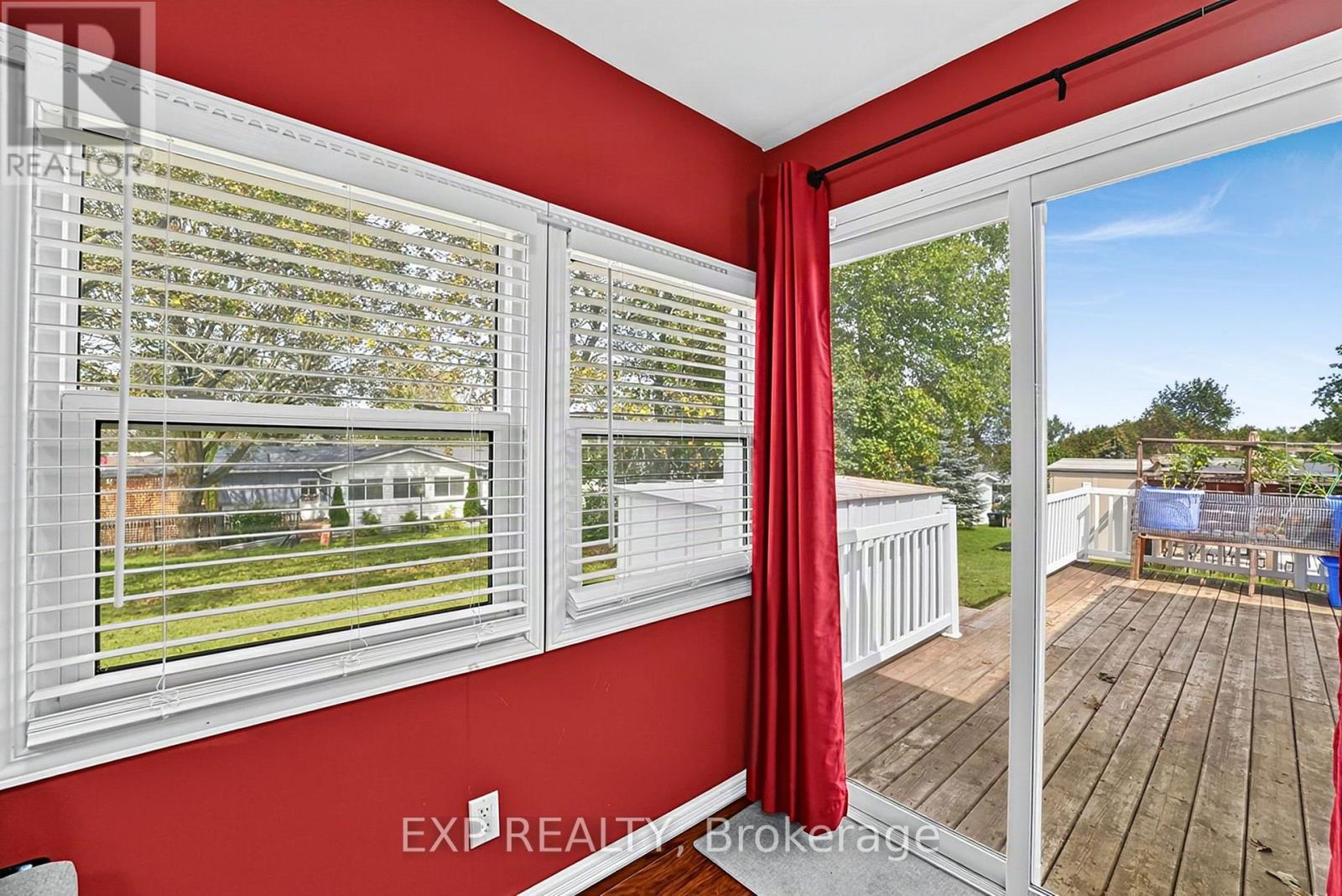4 FAIRBIRCH COURT - 27