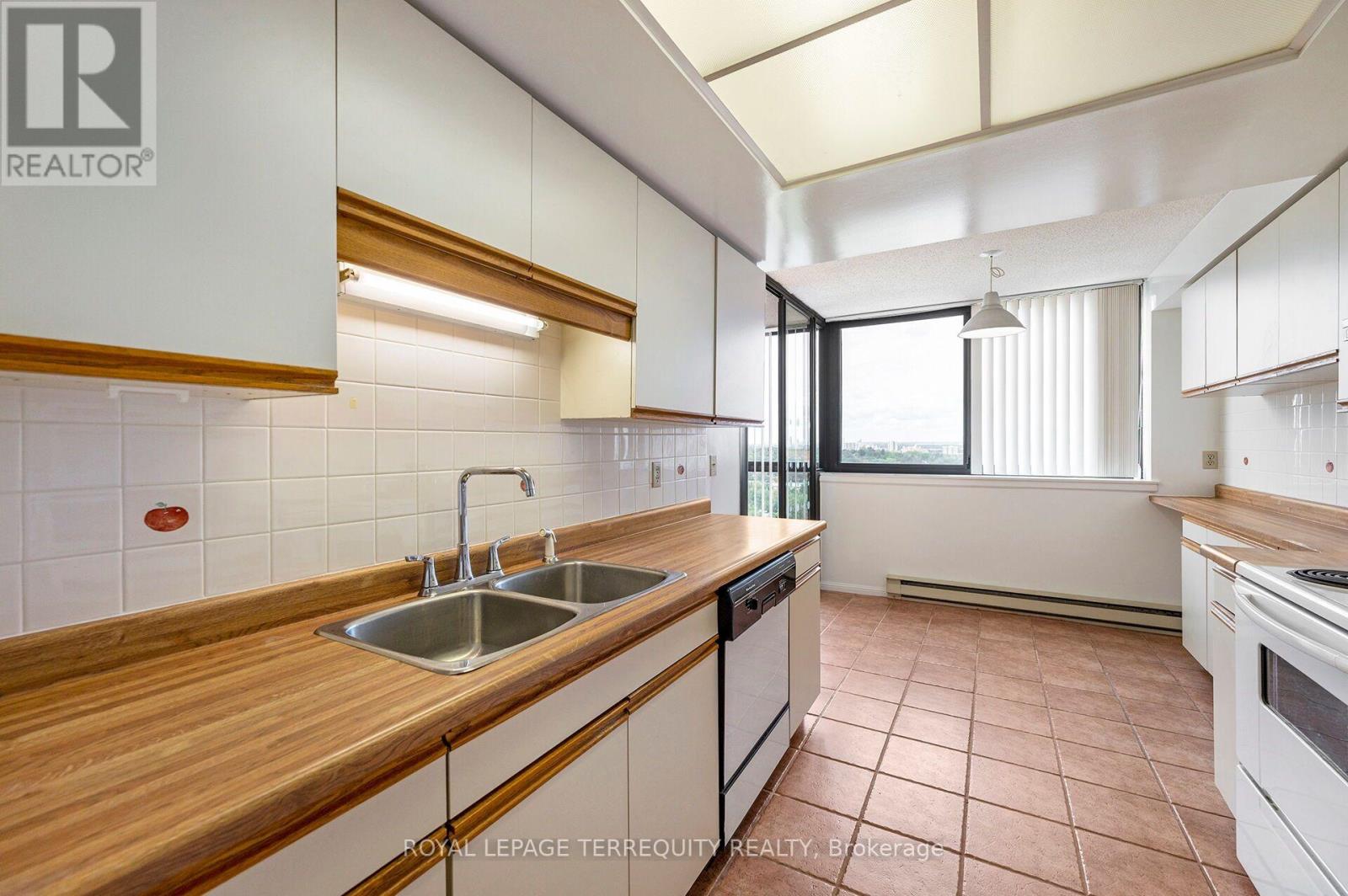 #2002 40 RICHVIEW ROAD - 15