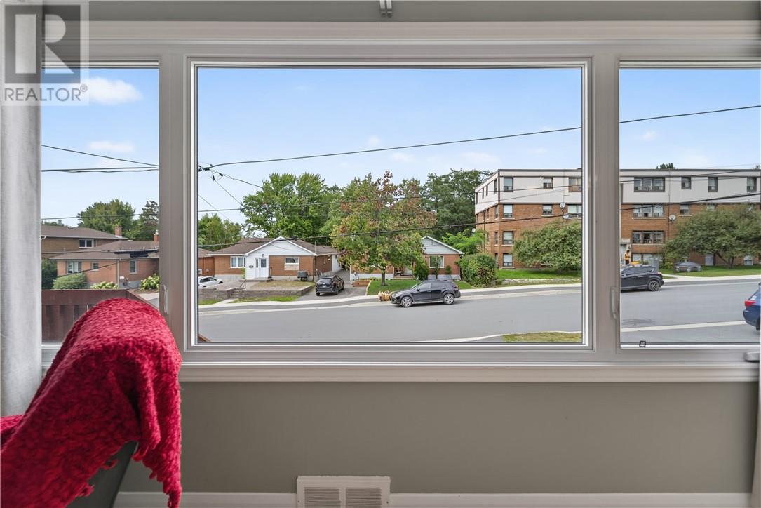 363 Wellington Heights - 10