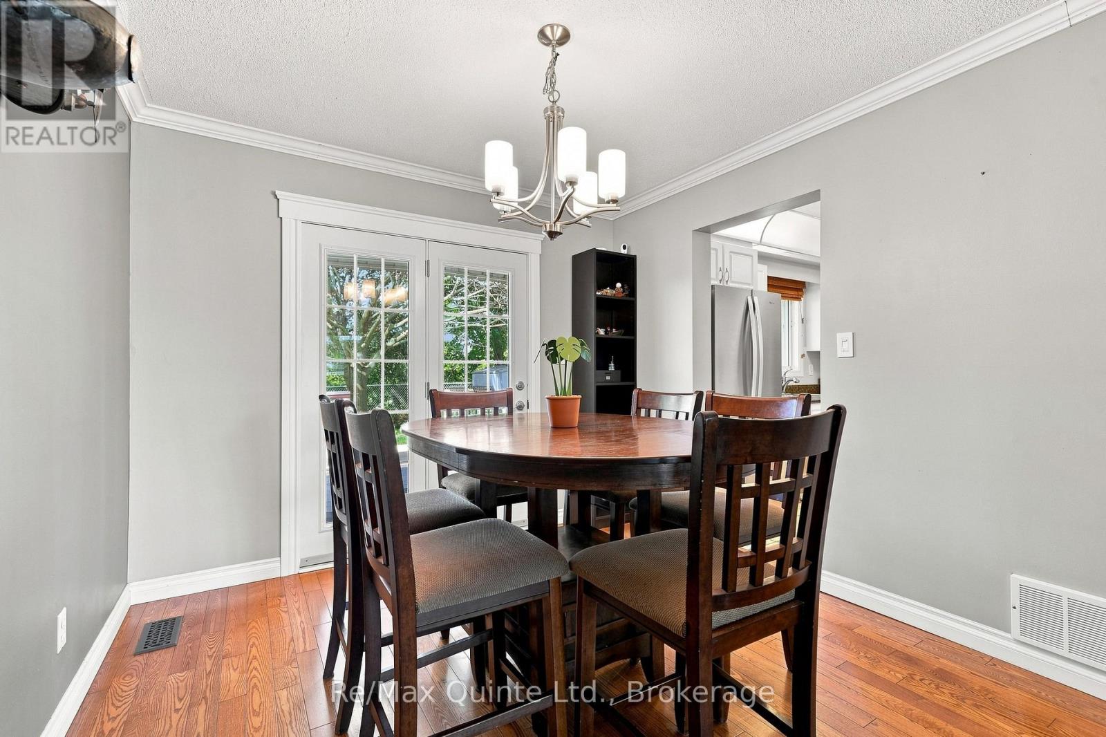 37 BOGART CRESCENT - 12