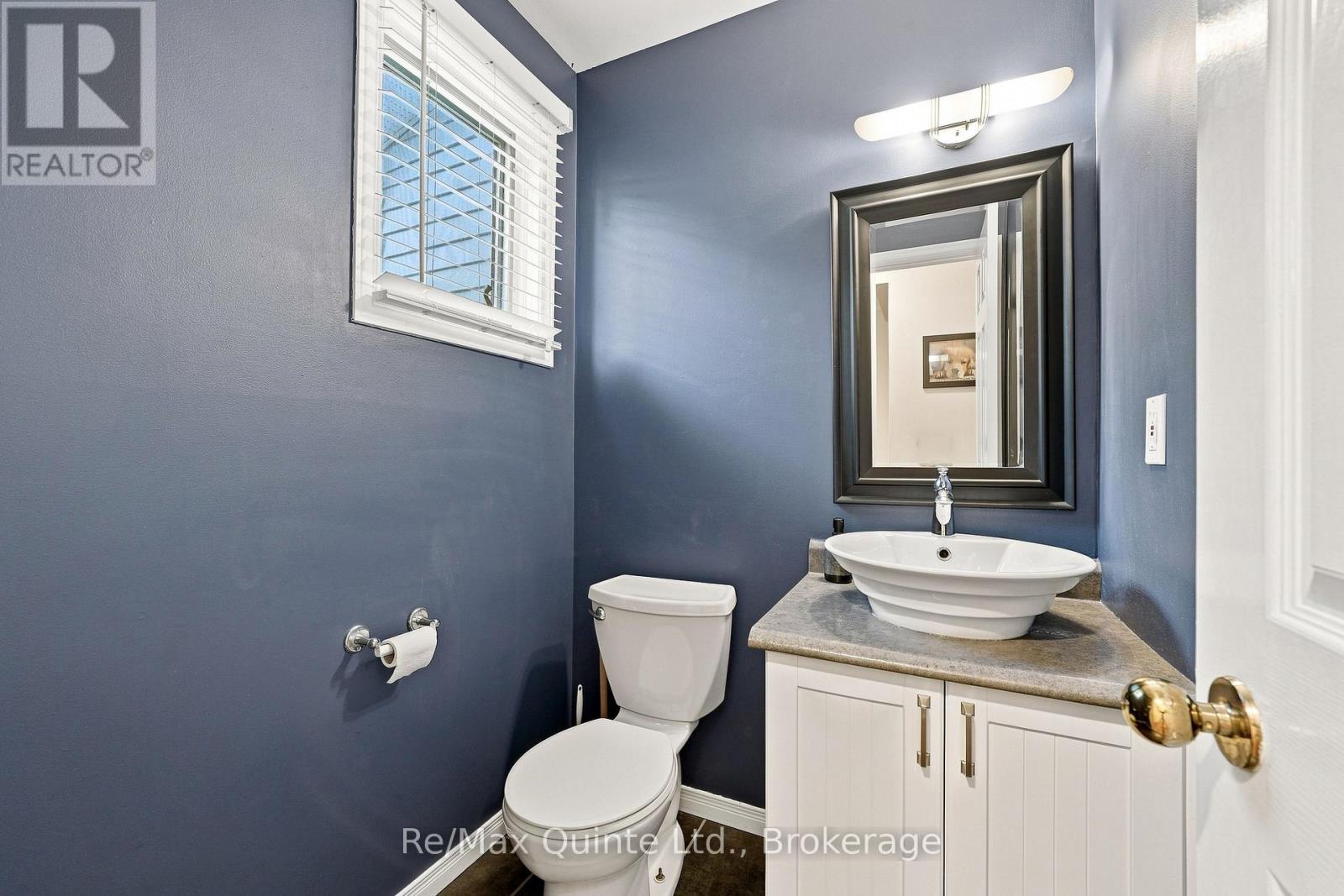 37 BOGART CRESCENT - 17