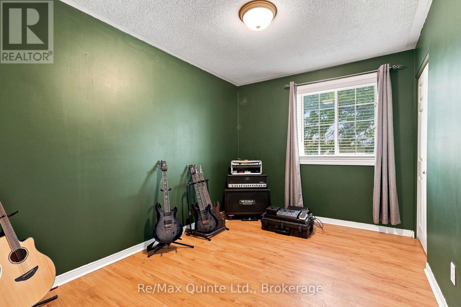37 BOGART CRESCENT - Image 19