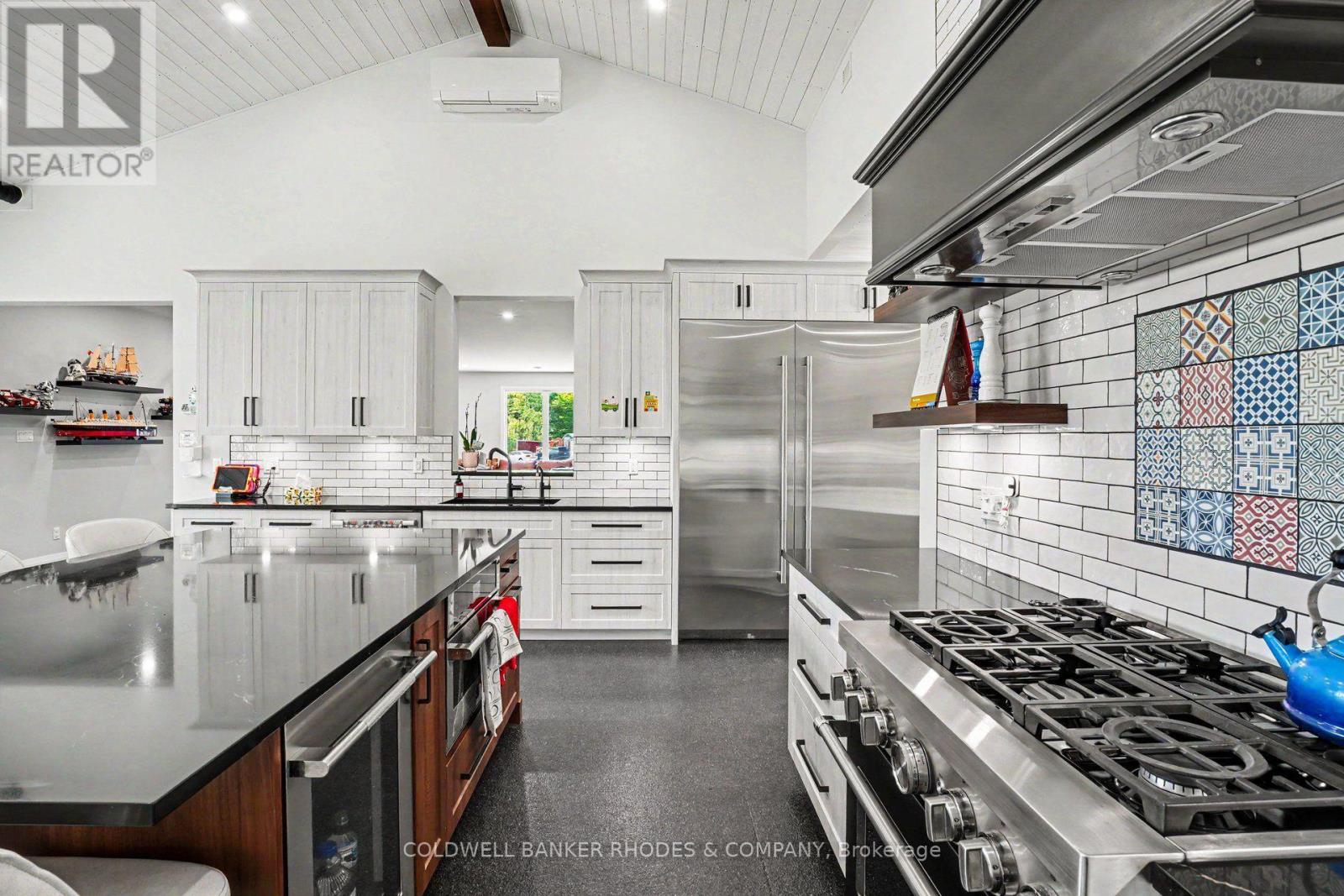 780 MCKENZIE AVENUE - 11