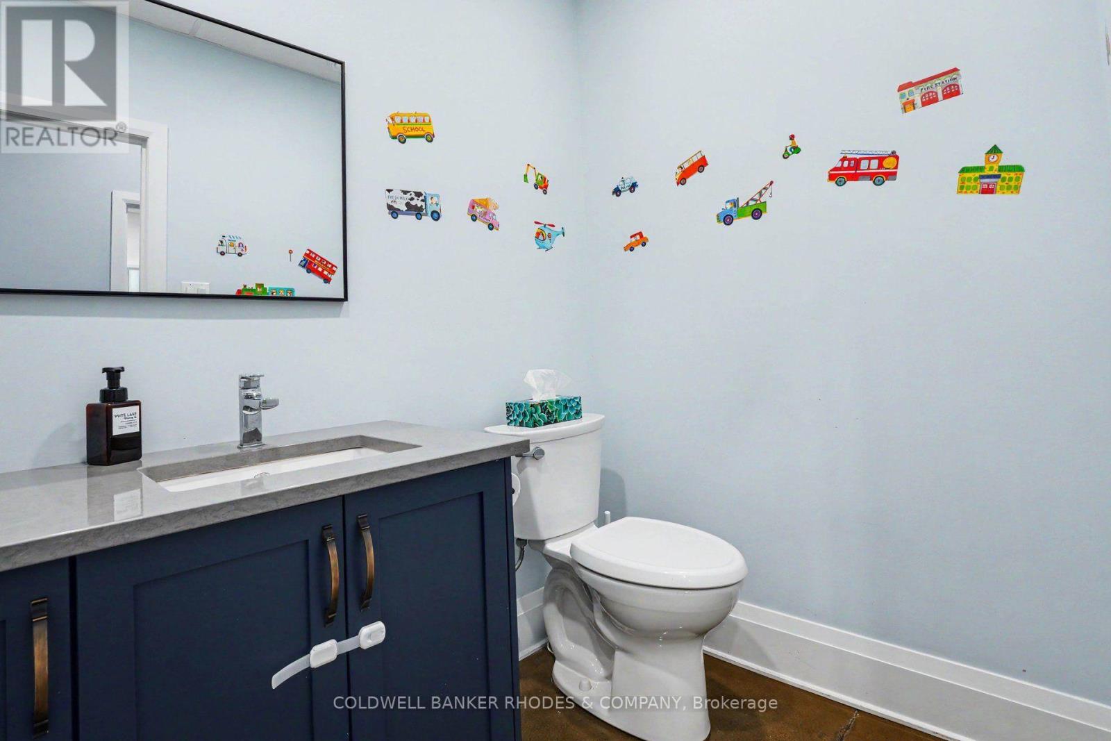 780 MCKENZIE AVENUE - 12