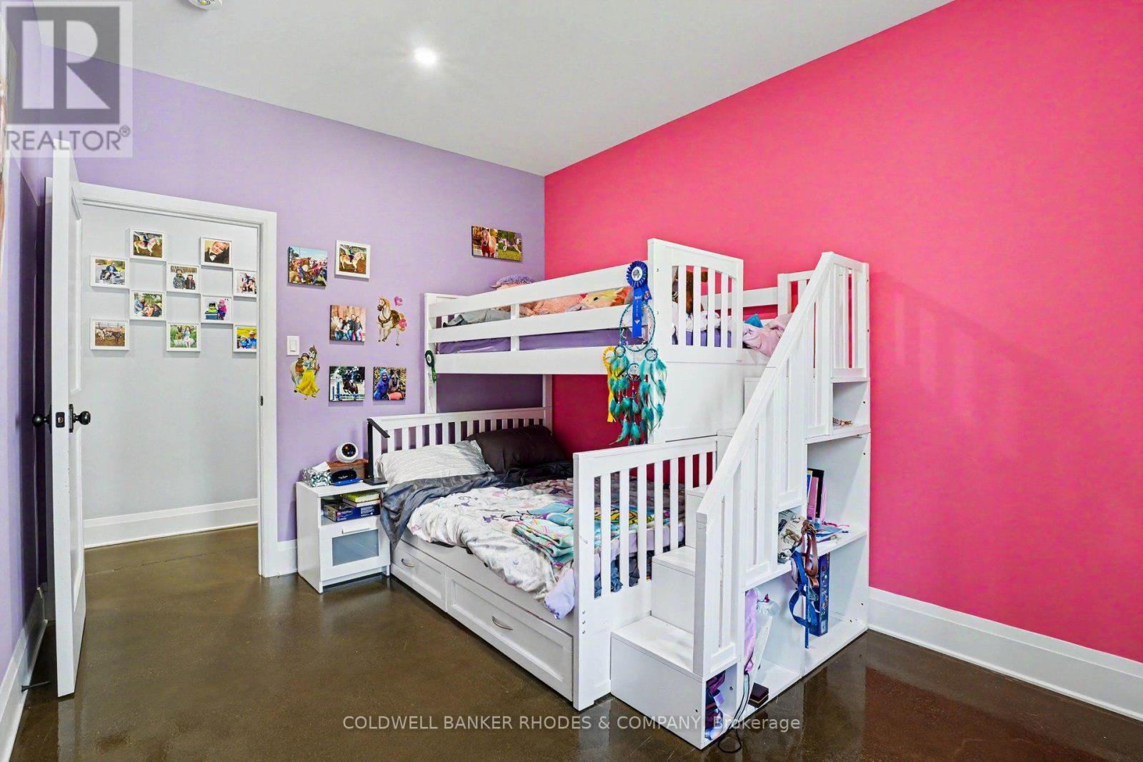 780 MCKENZIE AVENUE - 23