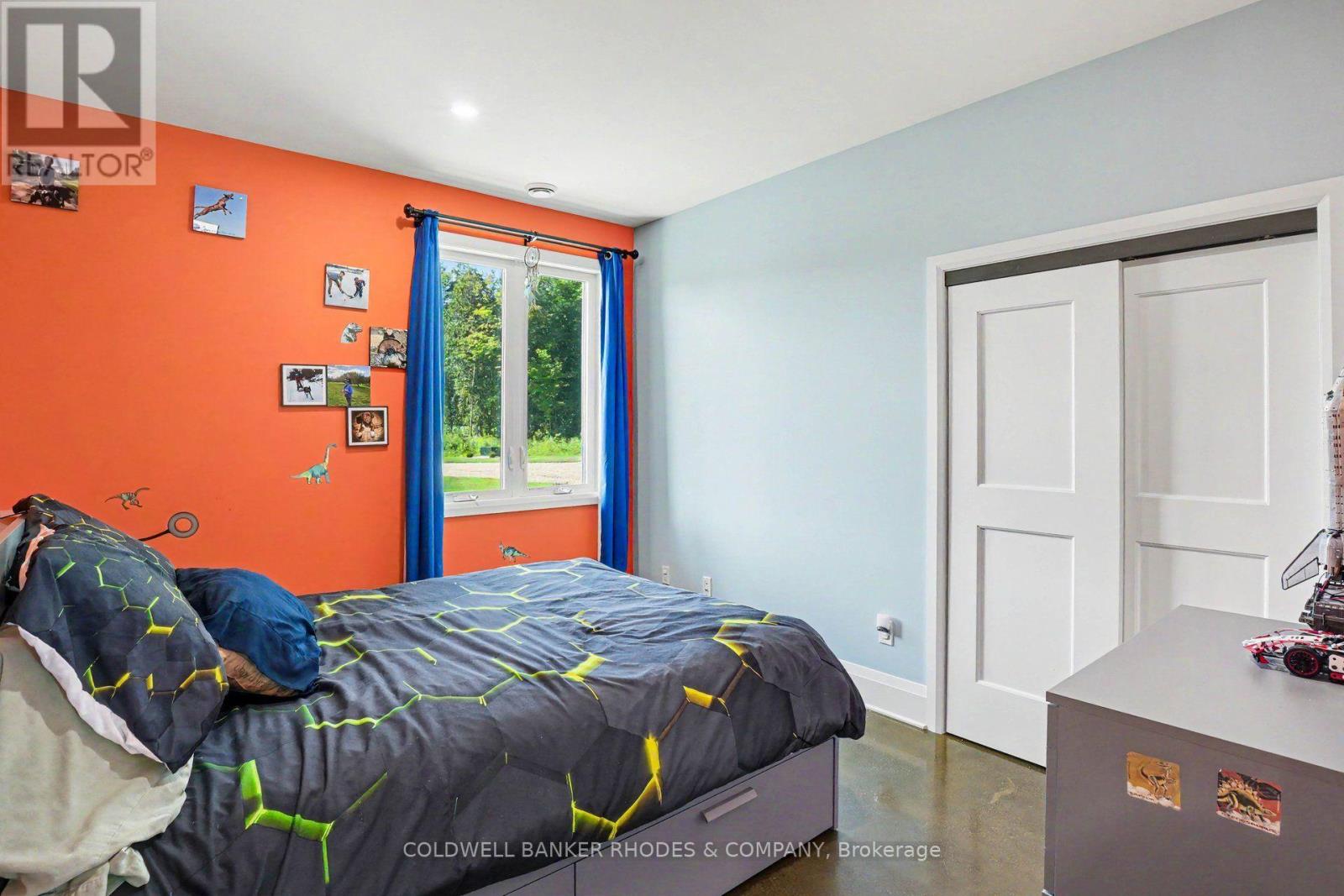 780 MCKENZIE AVENUE - 24